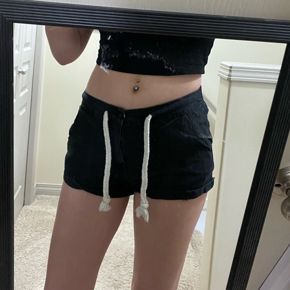 Garage shorts - Picture 1 of 3